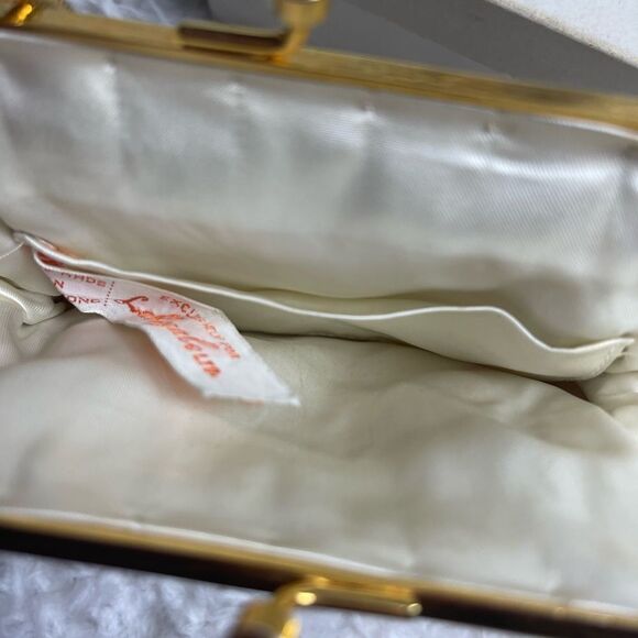 La Regale Handmade Beaded off white Handbag Clutch gold tone frame and strap. - Picture 9 of 12